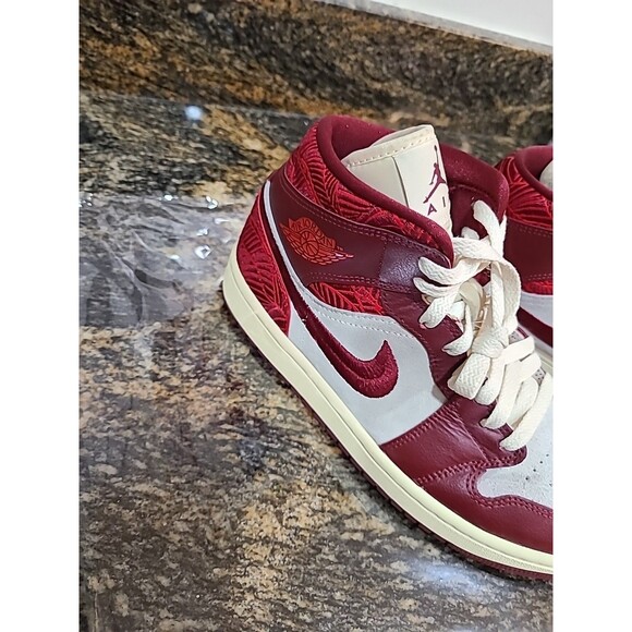 Nike Air Jordan 1 Mid SE Tiki Leaf Red Sail -Women Size 9 Men 7.5 - Picture 5 of 11